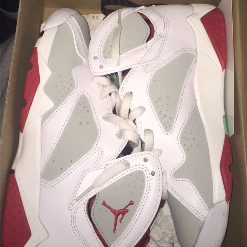 Air Jordan 7 retro BG hare size 5.5y (around woman’s 7.5).